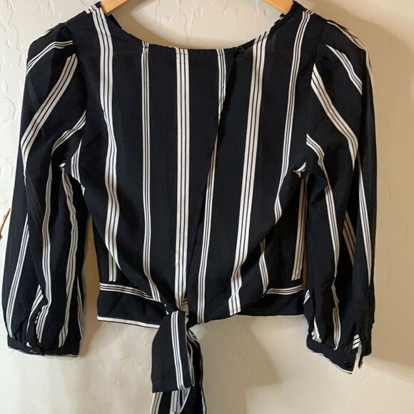 Japna Blue & white striped blouse open back with tie at bottom cropped length XS - Picture 2 of 5